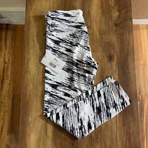 Zyia light and tight leggings BRAND NEW